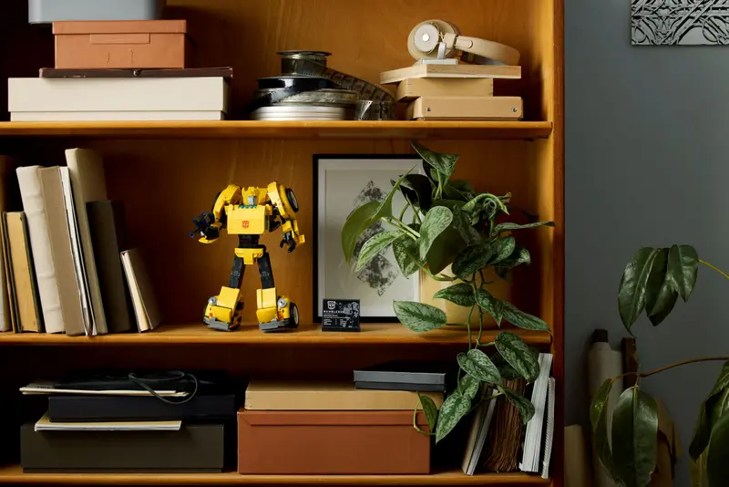 LEGO Icons 10338 Transformers: Bumblebee