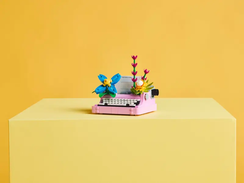 LEGO Creator 31169 Typewriter with Flowers