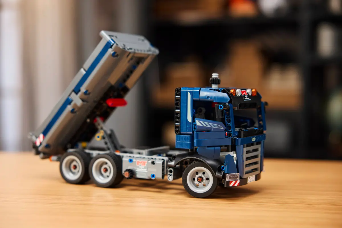 LEGO Technic 42203 Tipping Dump Truck