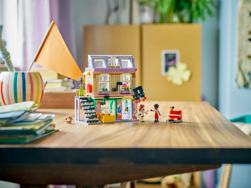 LEGO Friends 42653 Music Store & Apartment