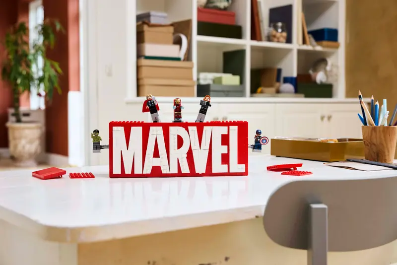 LEGO Super Hero 76313 MARVEL Logo & Minifigures