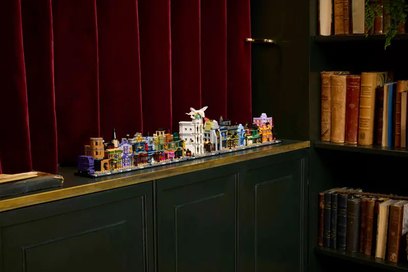 LEGO Harry Potter 76444 Diagon Alley Wizarding Shops