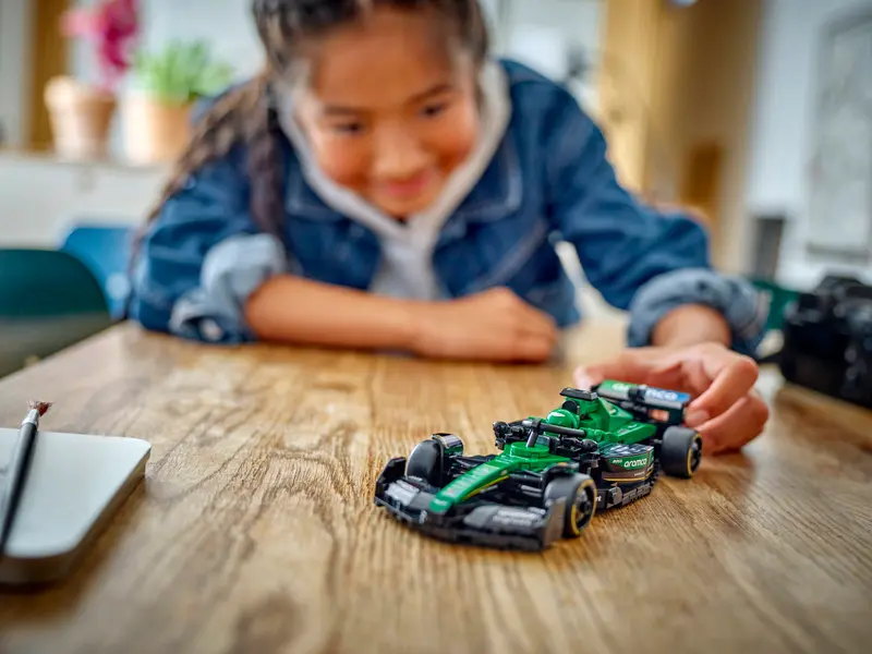 LEGO Speed 77245 Aston Martin Aramaco F1 AMR24 Race Car