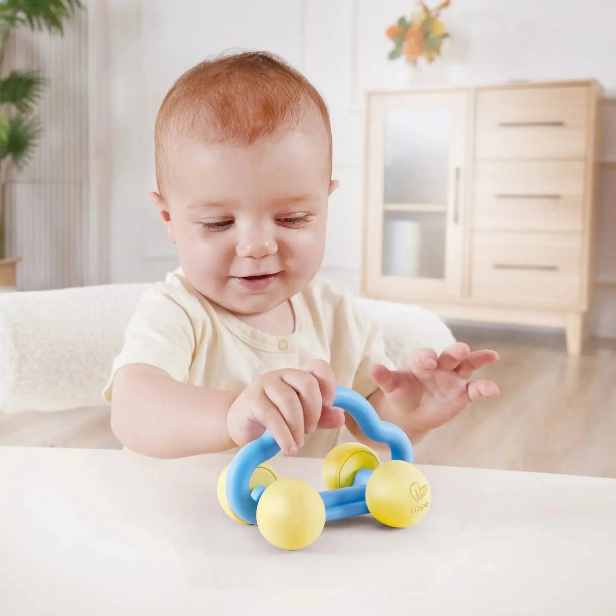 Hape E0071 Rattle & Roll Toy Car