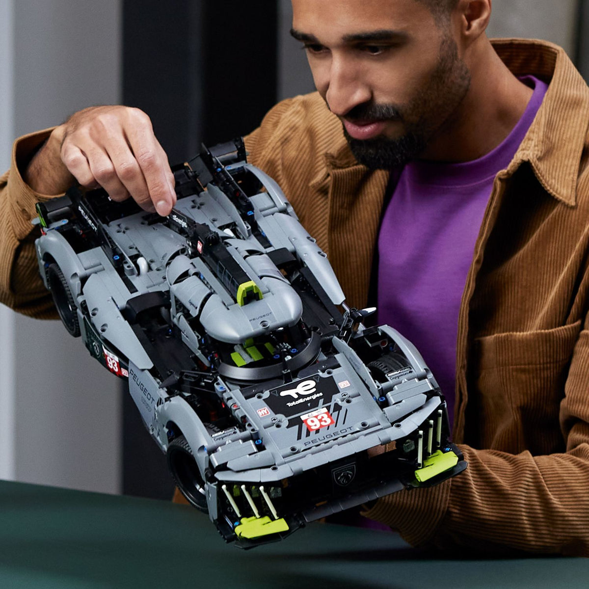 LEGO® Technic: PEUGEOT 9X8 24H Le Mans Hybrid Hypercar
