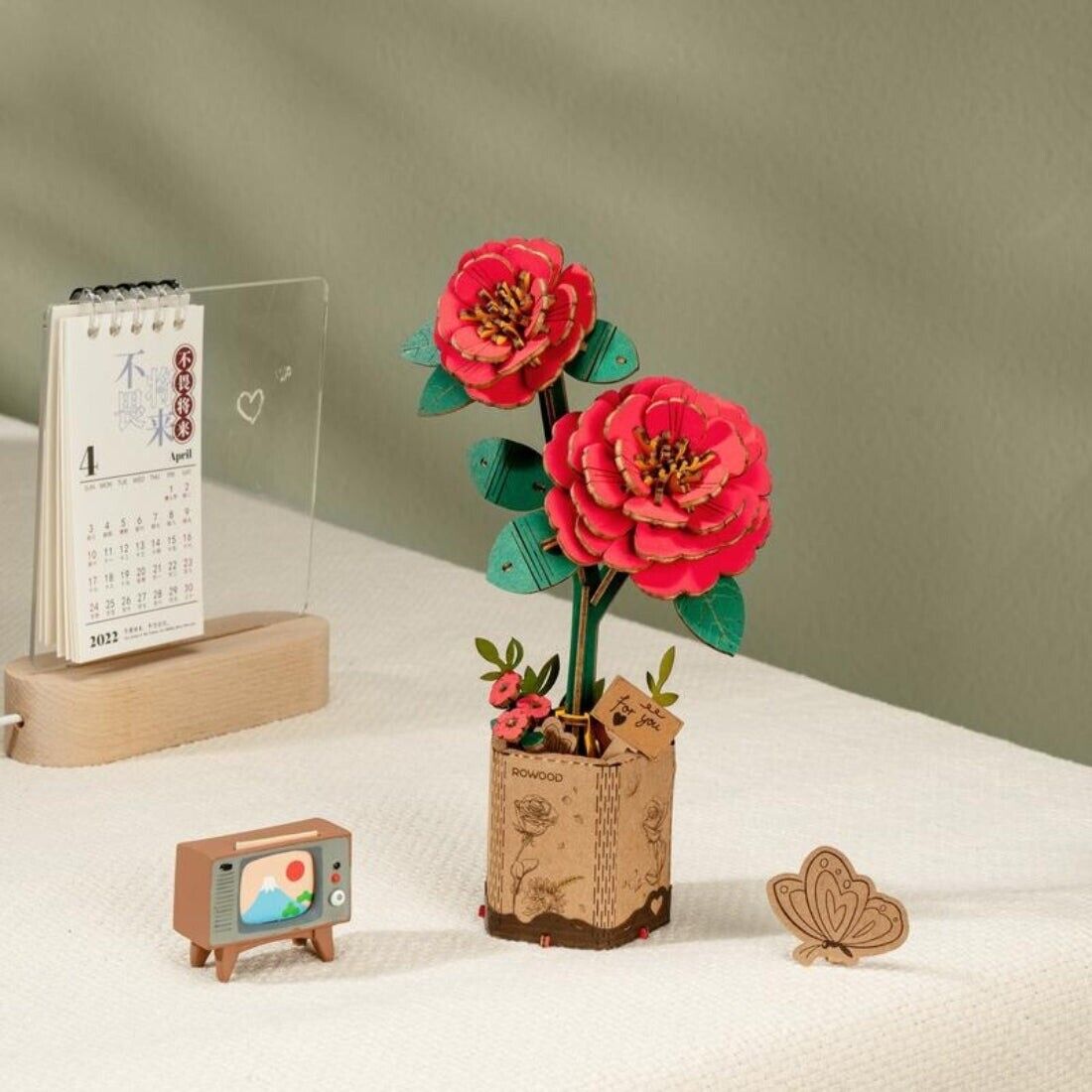 Modern Wooden Puzzle: Camelia
