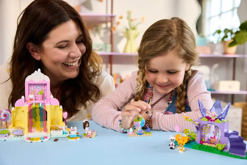 LEGO Gabbys Dollhouse 11205 Sweet Treat Mountain & Kitty Garden