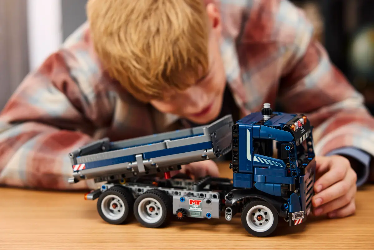LEGO Technic 42203 Tipping Dump Truck