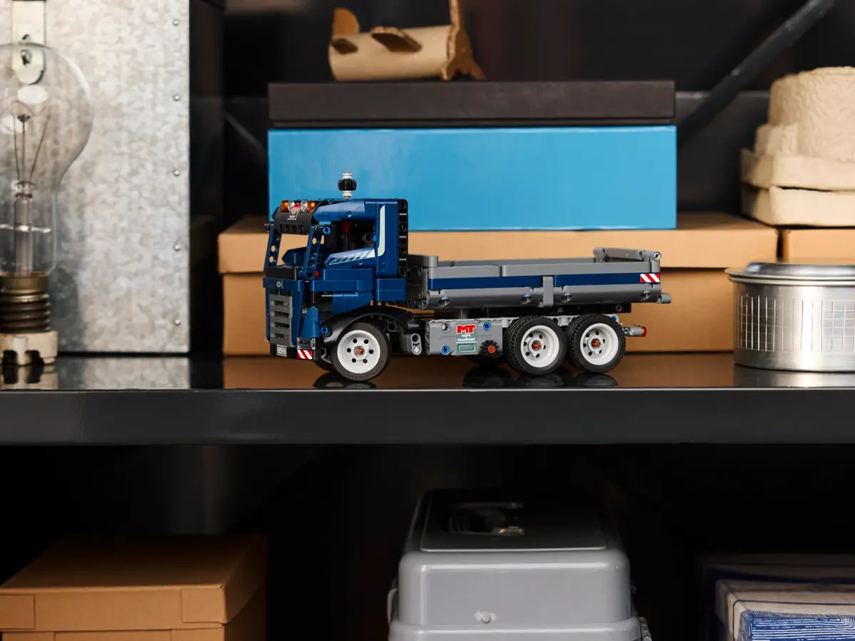 LEGO Technic 42203 Tipping Dump Truck