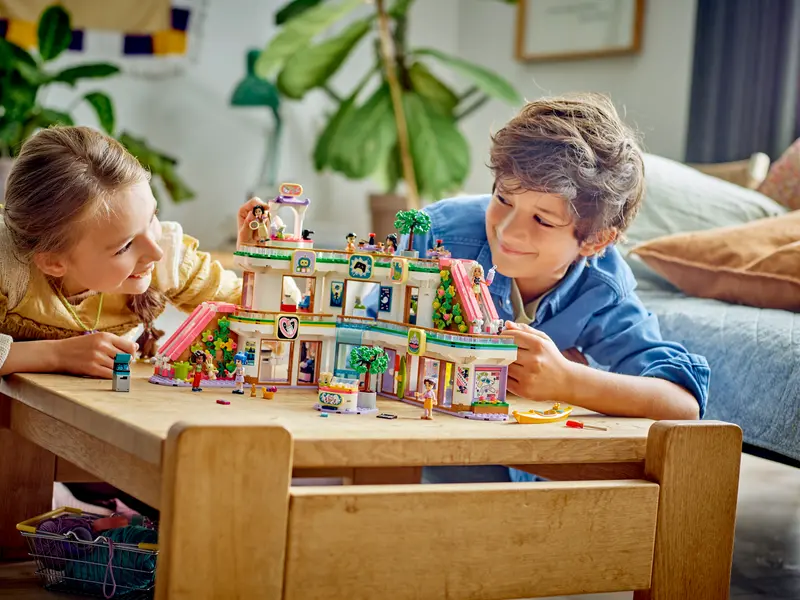 LEGO Friends 42604 Heartlake City Shopping Mall