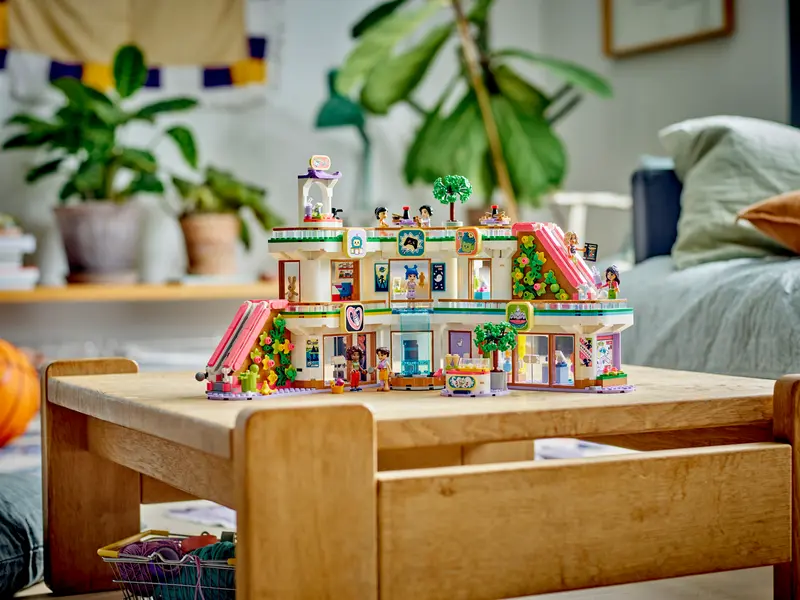 LEGO Friends 42604 Heartlake City Shopping Mall