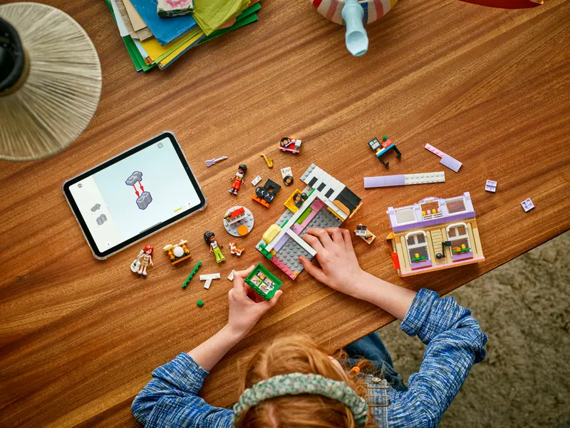 LEGO Friends 42653 Music Store & Apartment