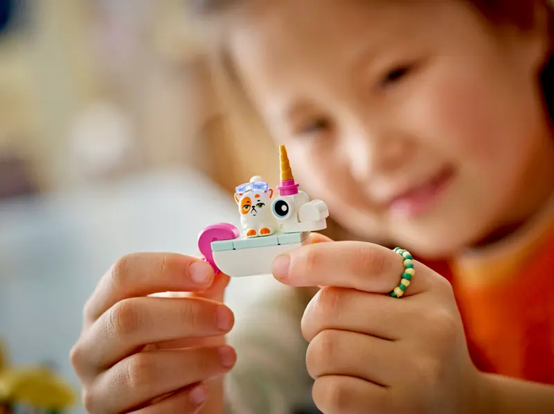 LEGO Friends 42658 Unicorn & Flamingo Pool Party