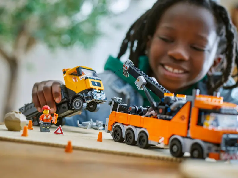 LEGO City 60467 Heavy-Duty Recovery Tow Truck with Crane