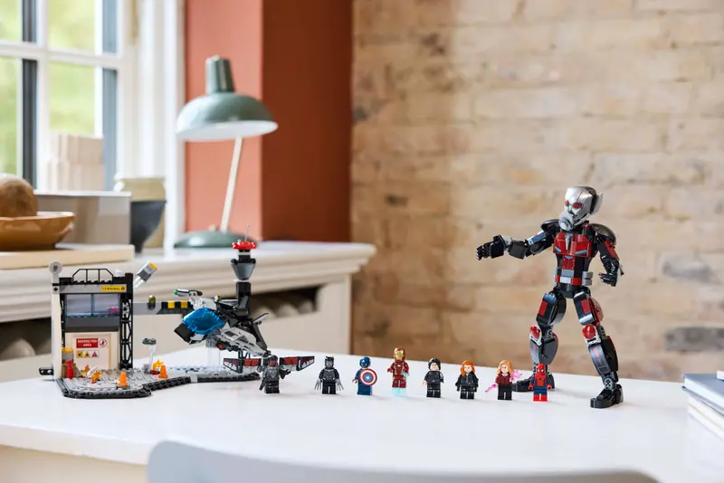 LEGO Super Hero 76314 Captain America: Civil War Action Battle