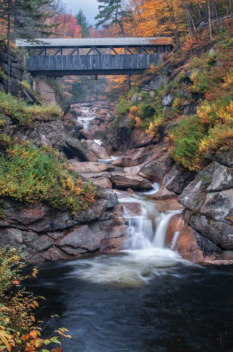 Covered Bridge - 1000 Piece Jigsaw Puzzle