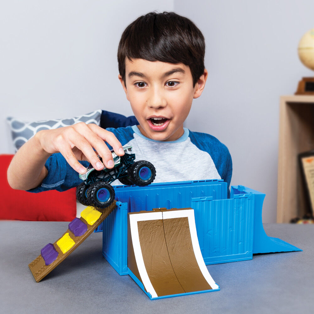 Monster Jam Ship It & Flip It Playset