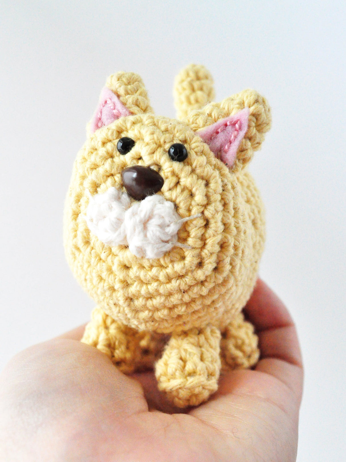 Gold and Cream Cat DIY Crochet Kit