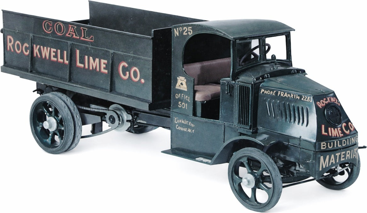 1:24 1926 Mack Bulldog Dump Truck