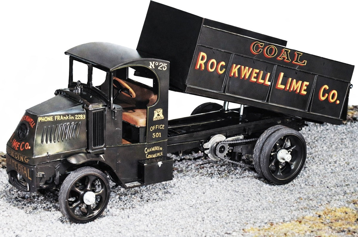 1:24 1926 Mack Bulldog Dump Truck