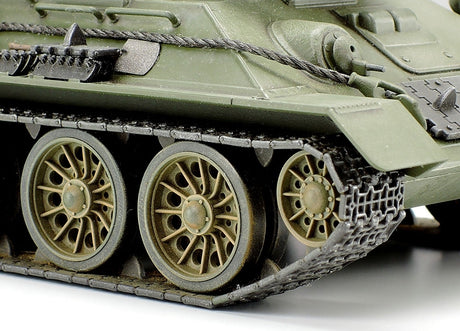 1/48 Russian Med Tank T34/85 Plastic Model Kit