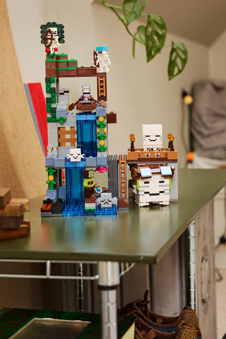 LEGO® Minecraft® Ghast Station