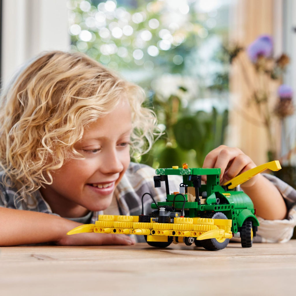 LEGO® Technic: John Deere 9700 Forage Harvester