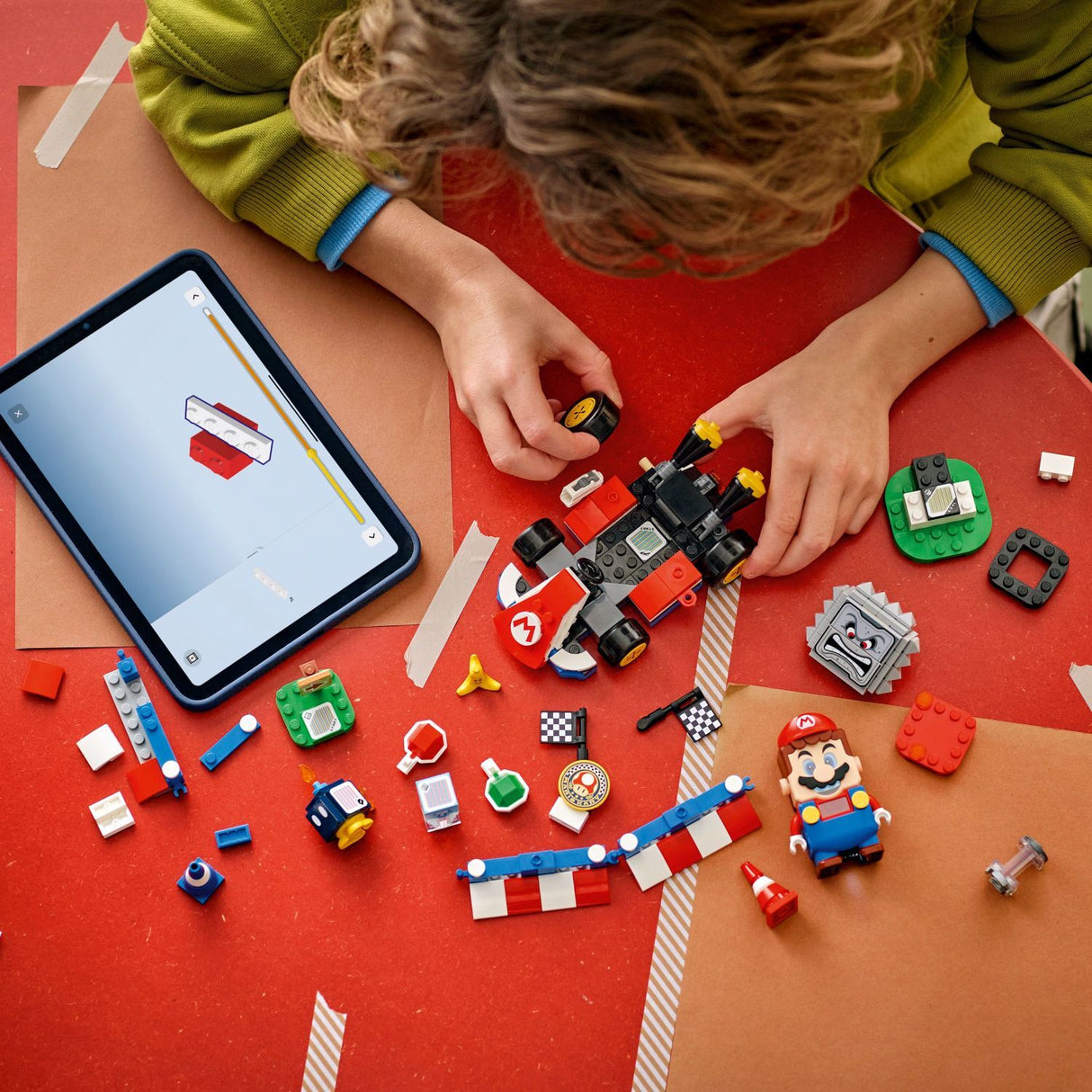 LEGO Super Mario: Mario Kart™ – Interactive LEGO® Mario™ & Standard Kart