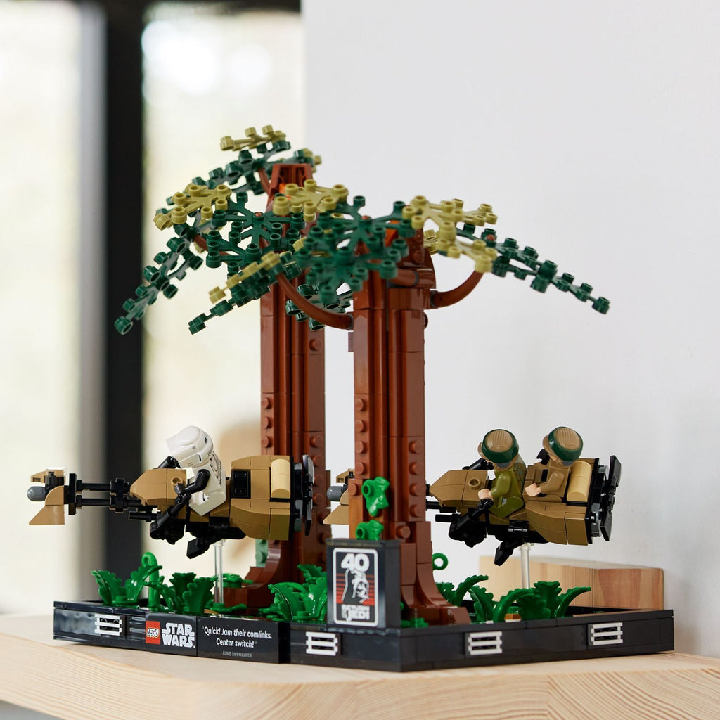 LEGO® Star Wars™: Endor™ Speeder Chase Diorama