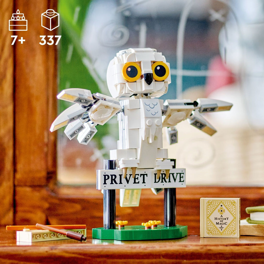 LEGO® Harry Potter™: Hedwig™ at 4 Privet Drive