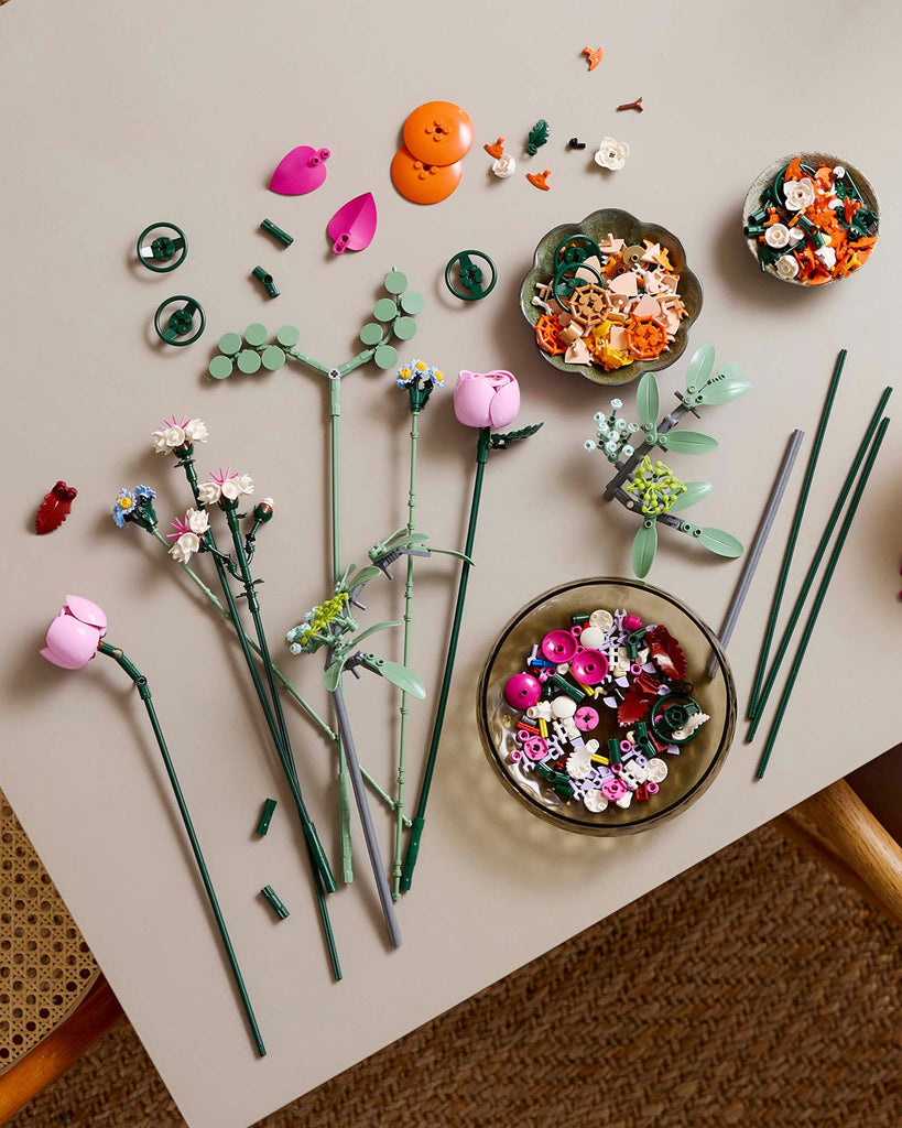 LEGO BOTANICALS Pretty Pink Flower Bouquet
