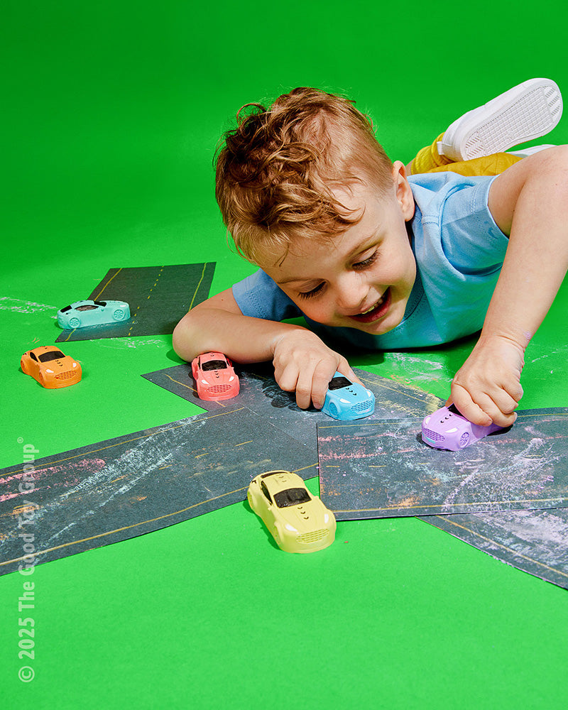 Sidewalk Chalk Race Cars – Turner Toys